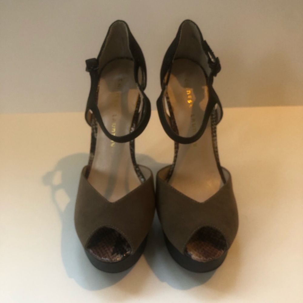 5 1/2 inch women’s shoes by Chinese laundry.